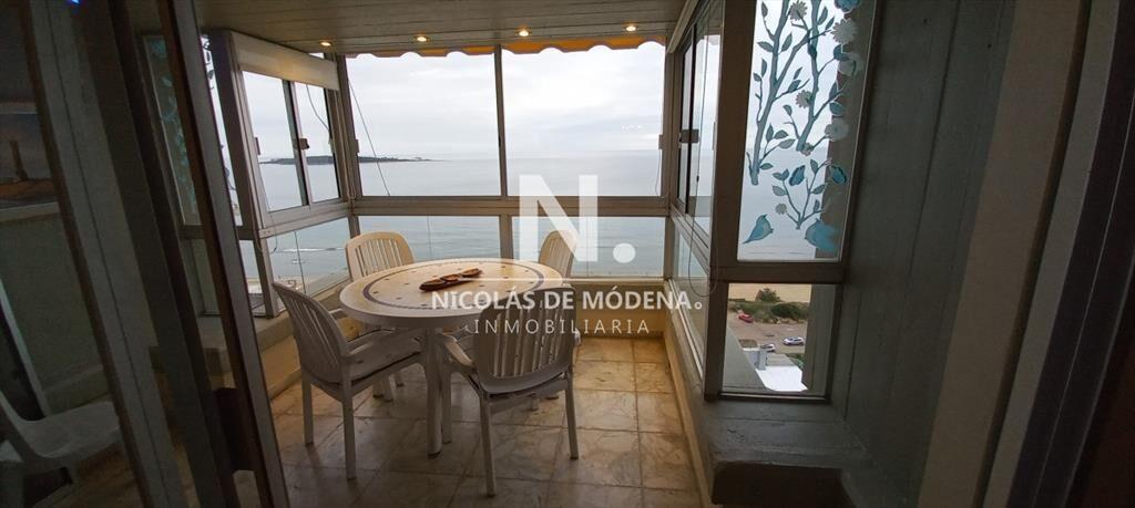 Apartamento de 3 dormitorios frente al mar en , ,
