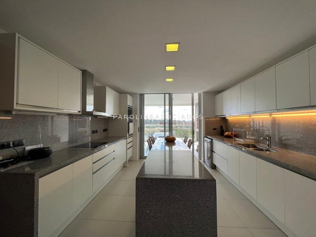 Apartamento en venta de 4 suites en Tiburón del