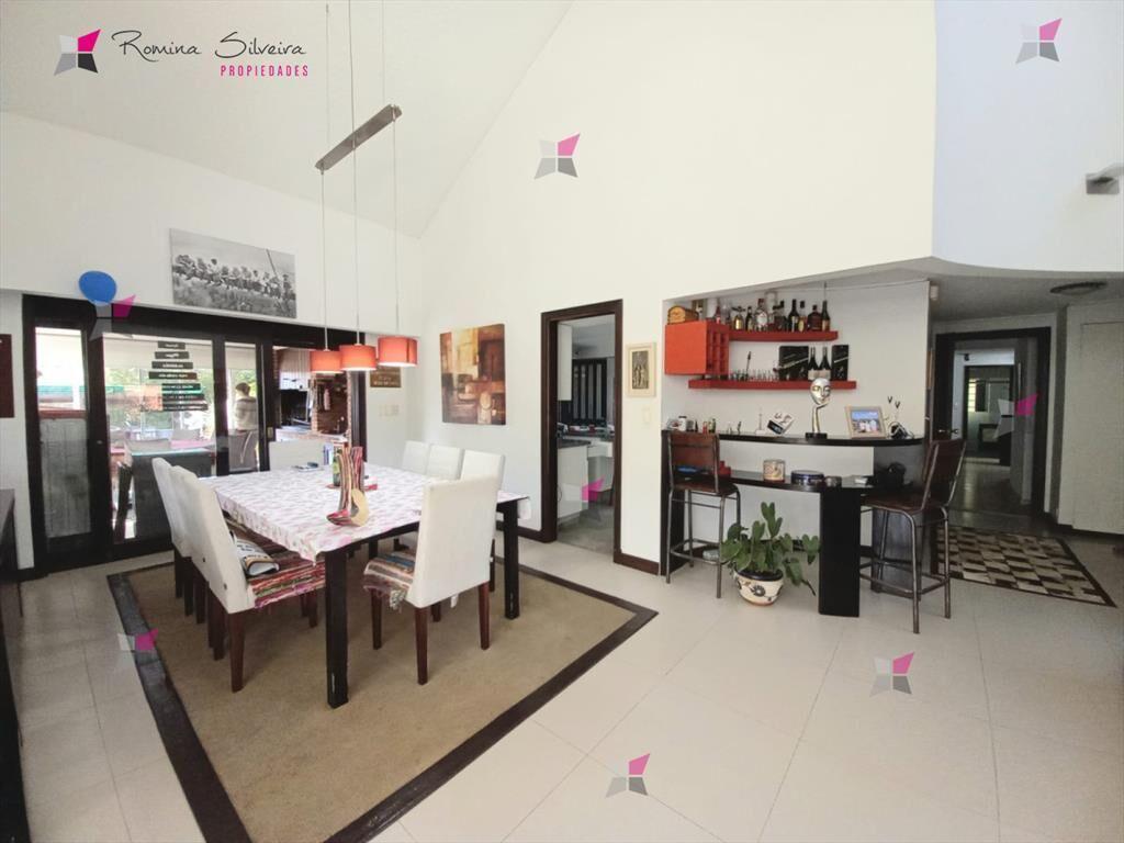 VENTA DE CASA DE 5 DORMITORIOS EN CANTEGRIL PUNTA