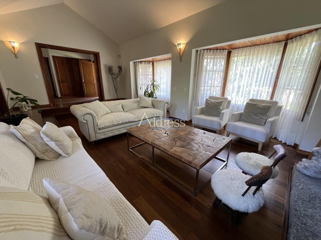Casa en lugano, 5 dormitorios 4 baÃ±os y de