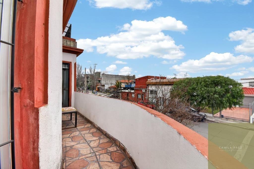 Venta casa de altos 3 dormitorios azotea en Perez Catell...