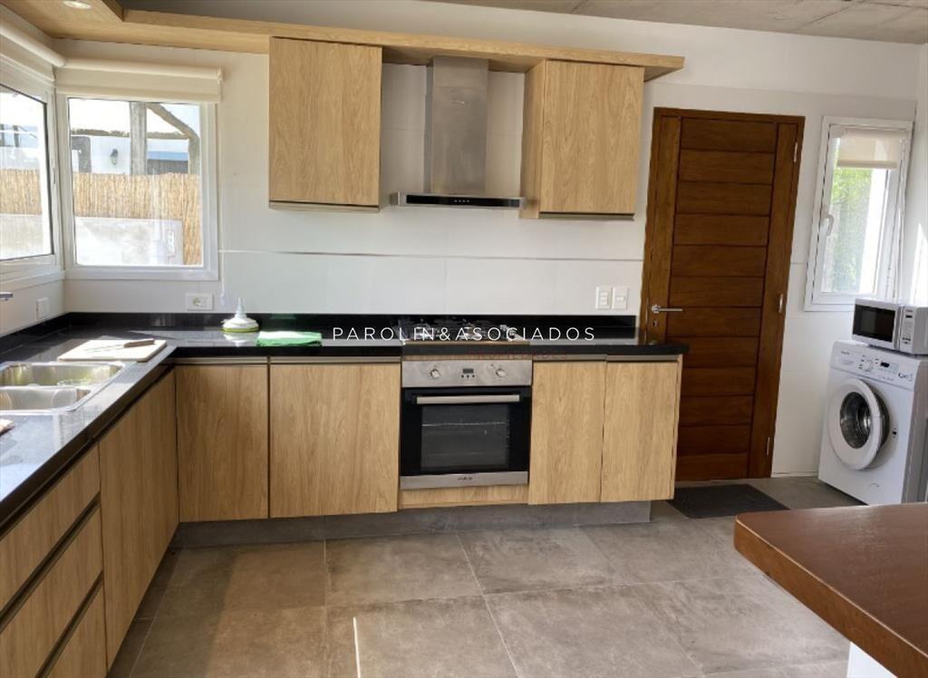 Casa en venta de 3 dormitorios en La Barra, Punta del Este.