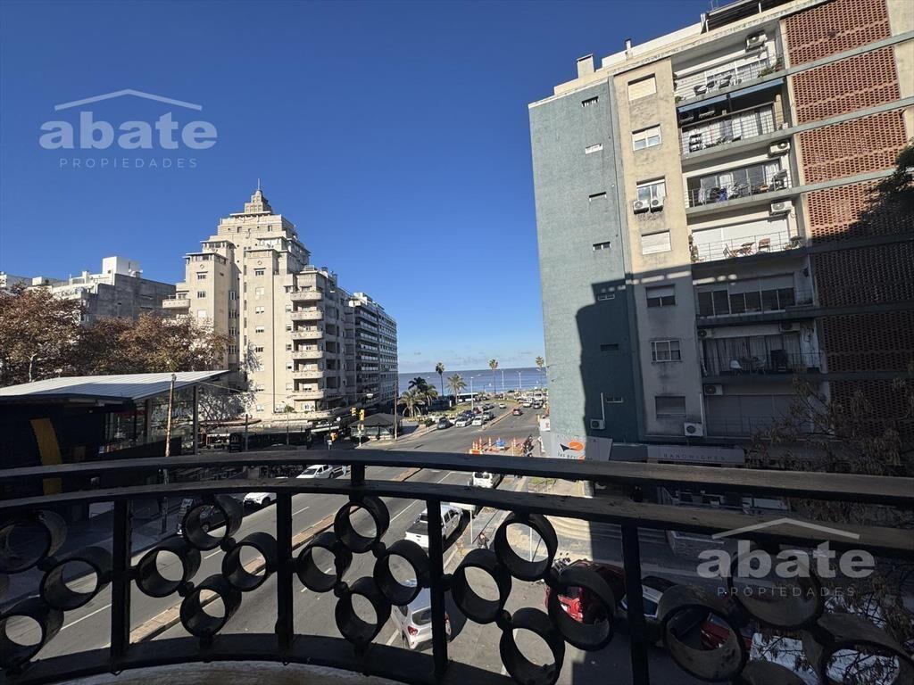 Venta apartamento de 4 dormitorios en Pocitos
