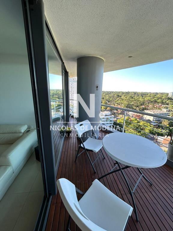 Venta apto 2 dor, 3 baños. Edificio con