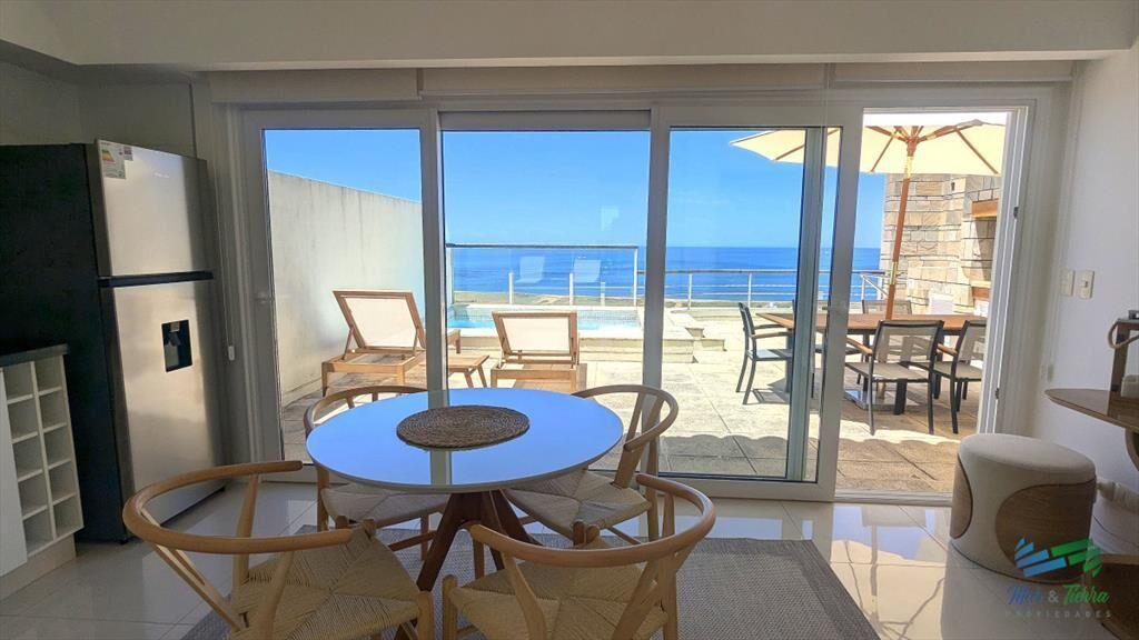 Venta de apartamento Petnhouse 3 dormitorios 3 baños frent