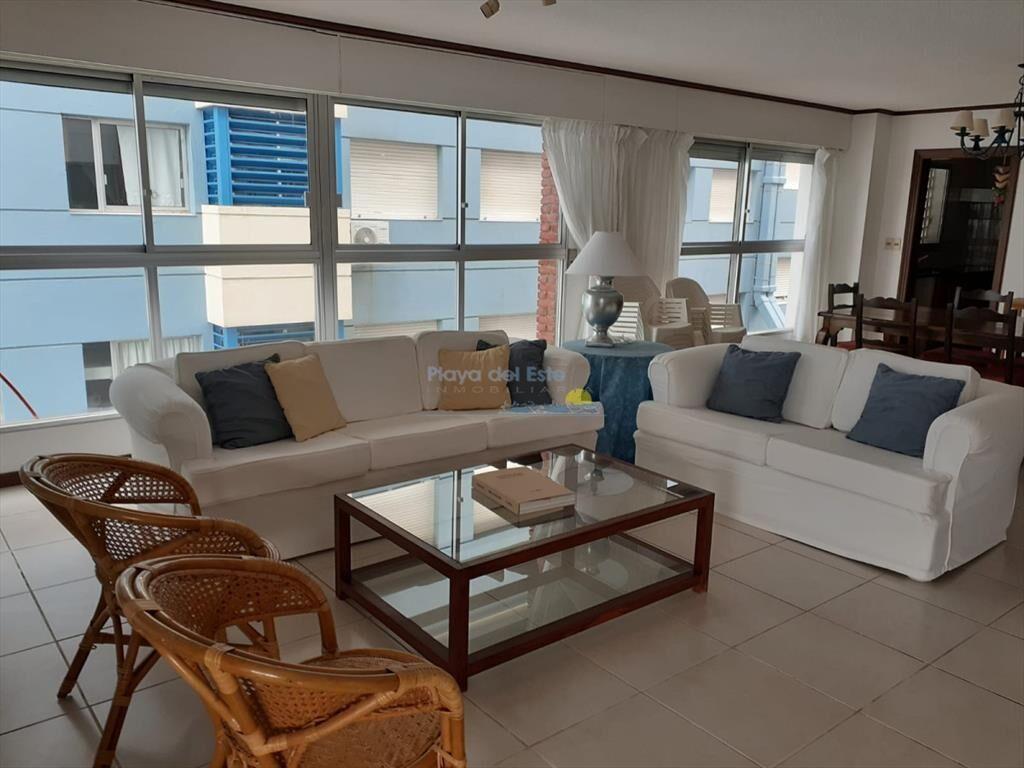 Apartamento en Venta de 3 dormitorios en Punta ,