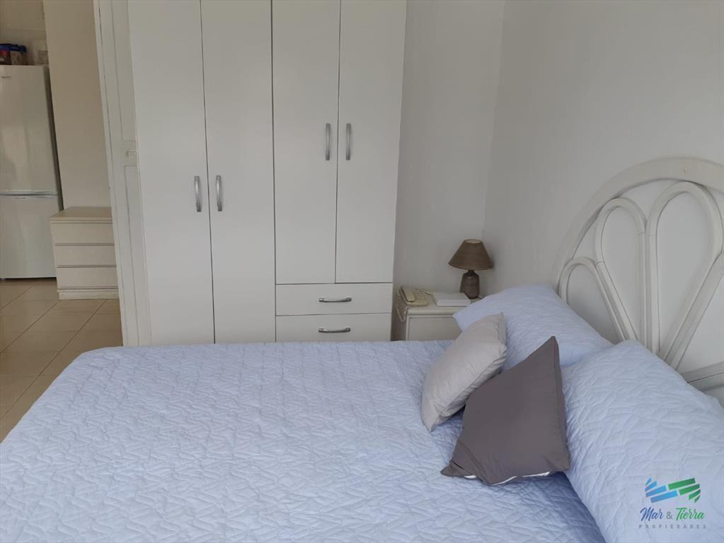 Vendo apartamento 1 dormitorio, edificio con servicios, en