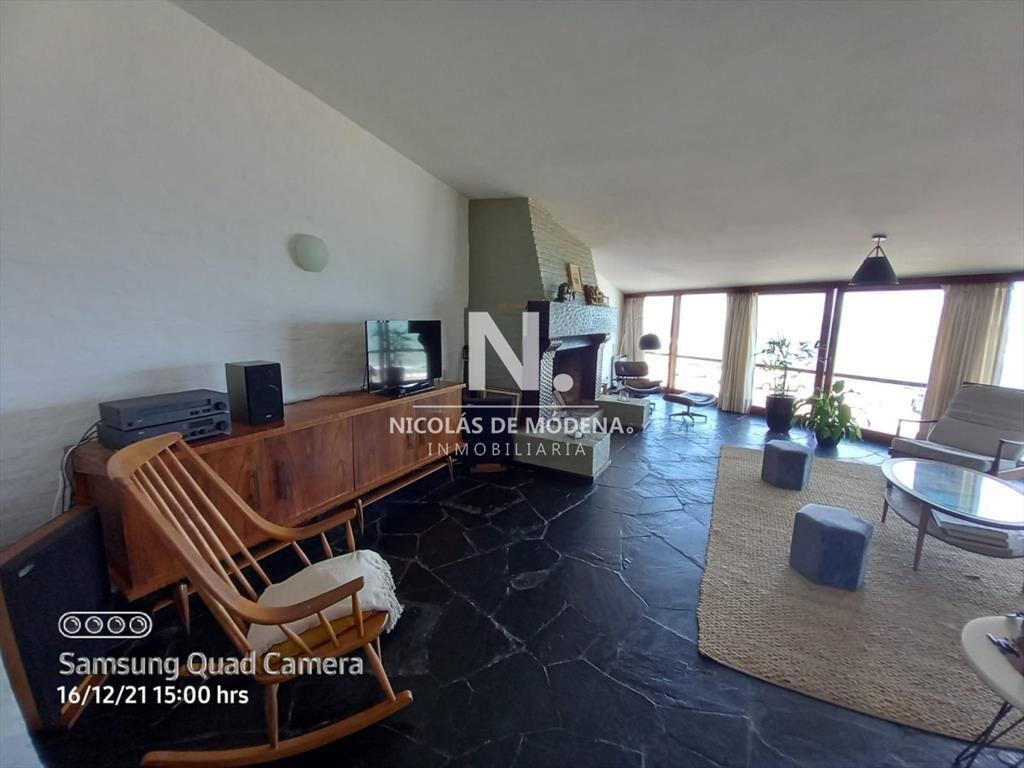 Vende casa en excelente estado, reciclada. De 6