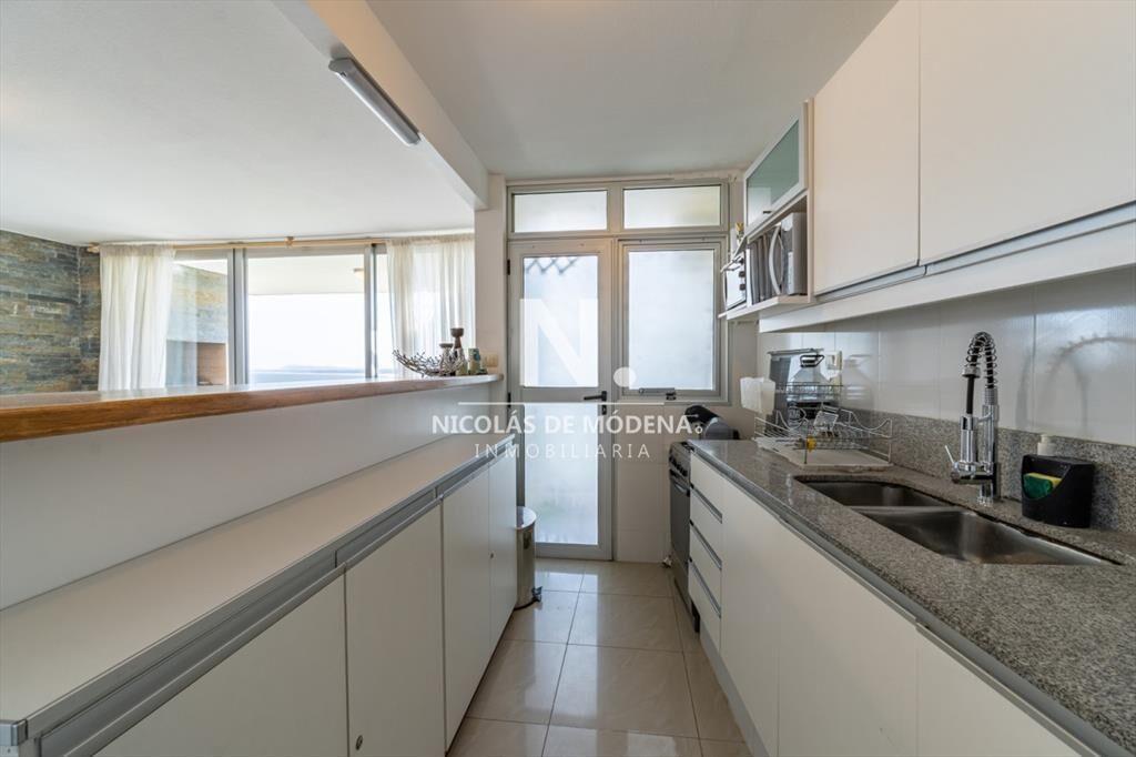 Vende apartamento a metros del mar, de 2 en Punta