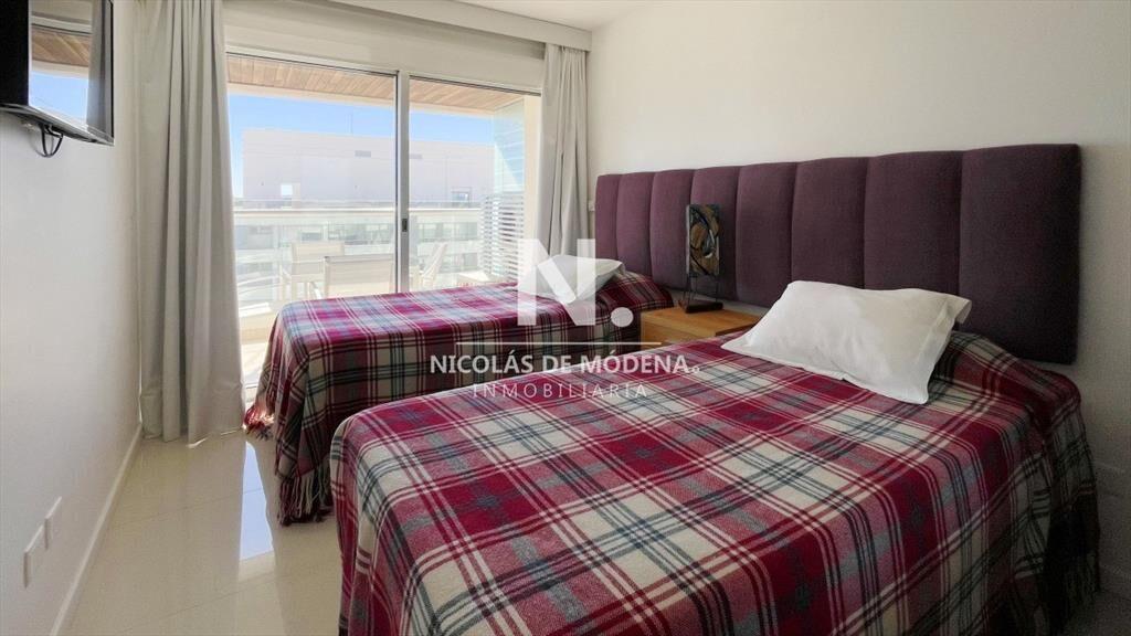Vende apartamento de 2 dormitorios en Playa Punta