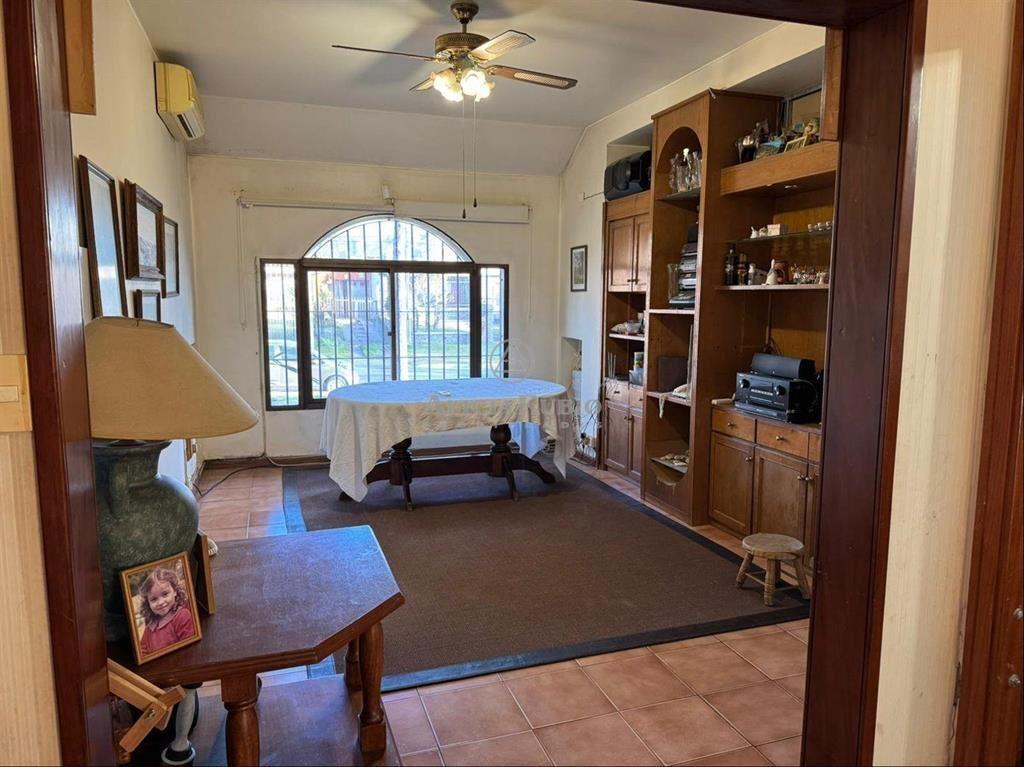 VENTA CASA DE 3 O 4 DORMITORIOS, ESCRITORIO, GARAJE DOBL...