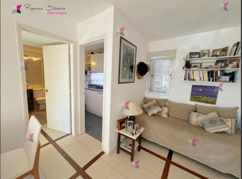 APARTAMENTO EN VENTA EN PENINSULA DE 1 DORMITORIO