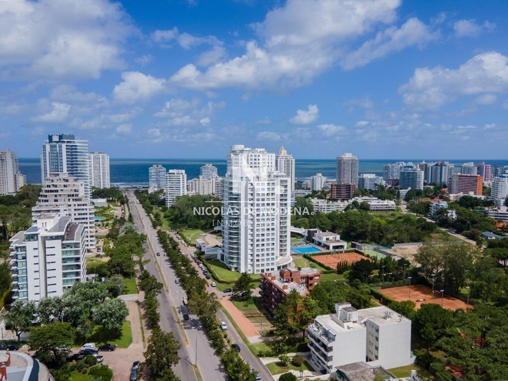 Venta Apartamento de 3 dormitorios en zona a del