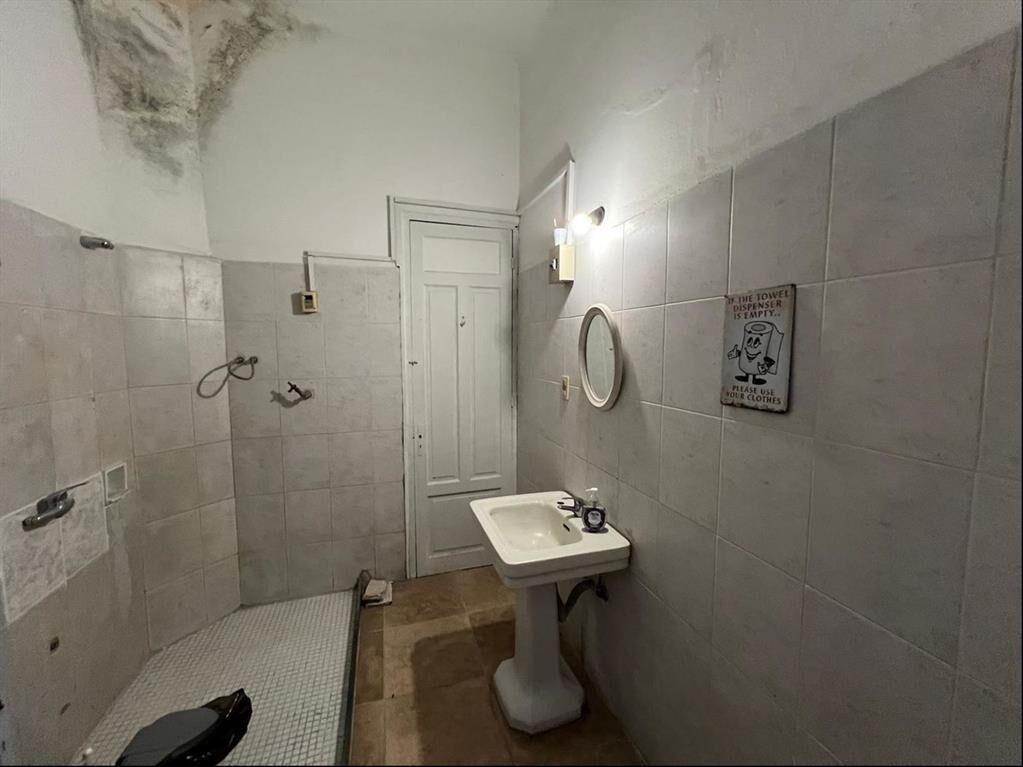 Venta local + casa de altos, total 446m2.Sobre 8 de octubre