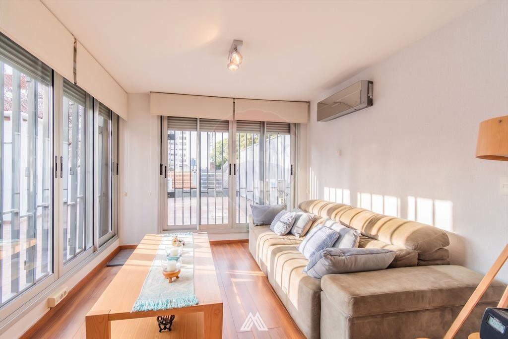 VENTA POCITOS APTO 2 DORM TERRAZA + GJE AMUEBLADO