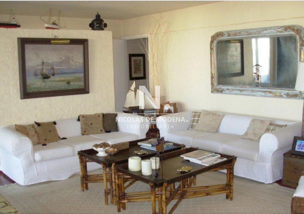 EXCLUSIVA CASA EN VENTA EN PUNTA DEL ESTE.