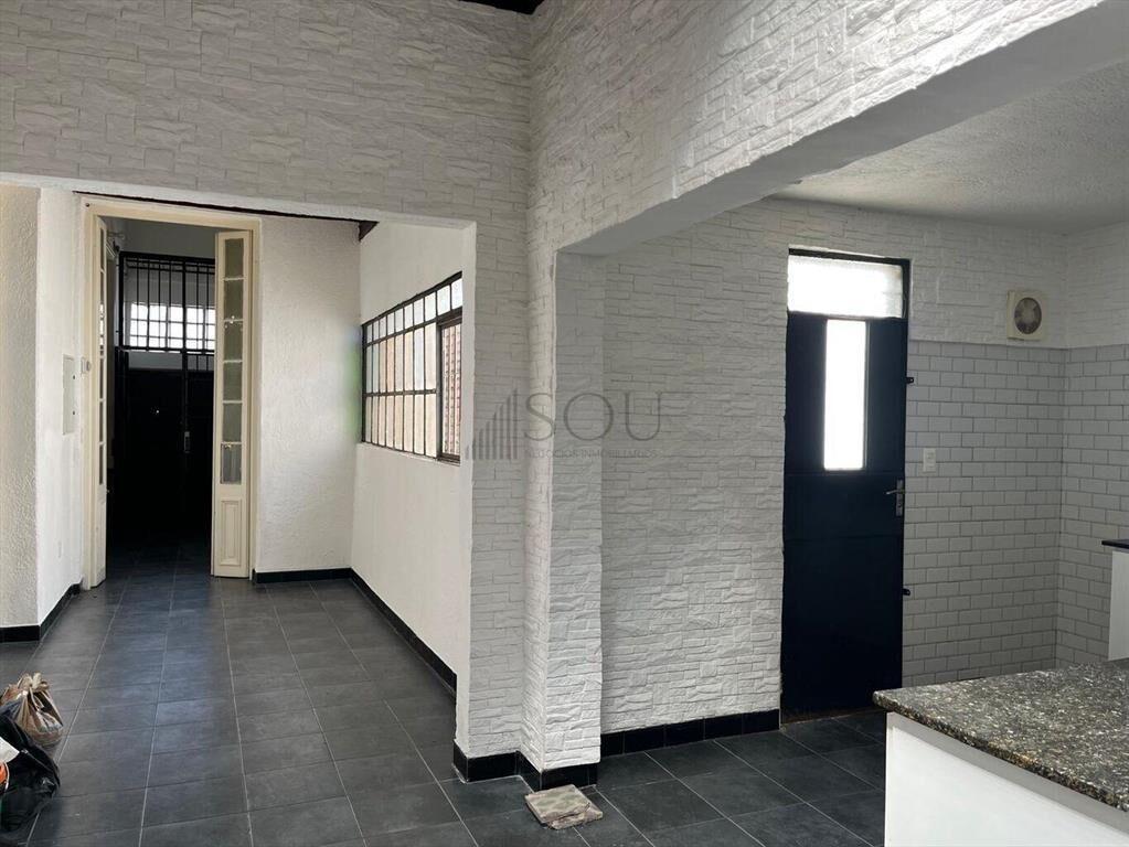 VENDE CASA 4 DORMITORIOS, PATIO CON PARRILLERO PASO MOLINO