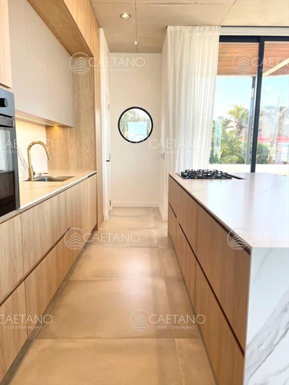 Alquiler temporal, casa 3 dormitorios en la barra.