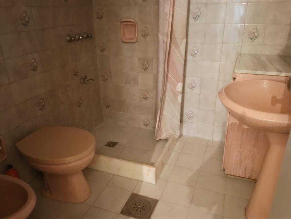 Mercedes y Yaguarón, amplio, balcón, vacío. Consulte.