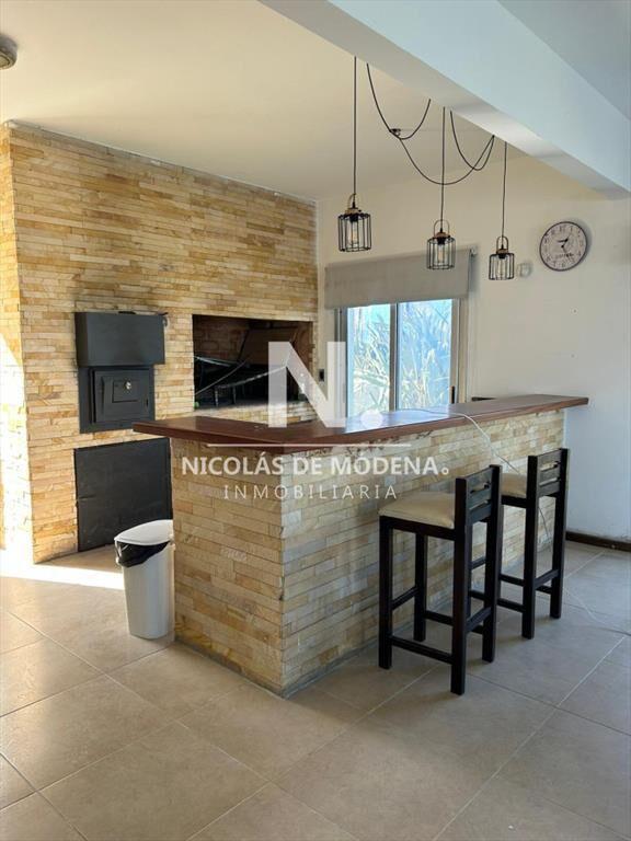 Vende casa tipo cabaña de 3 dormitorios en el