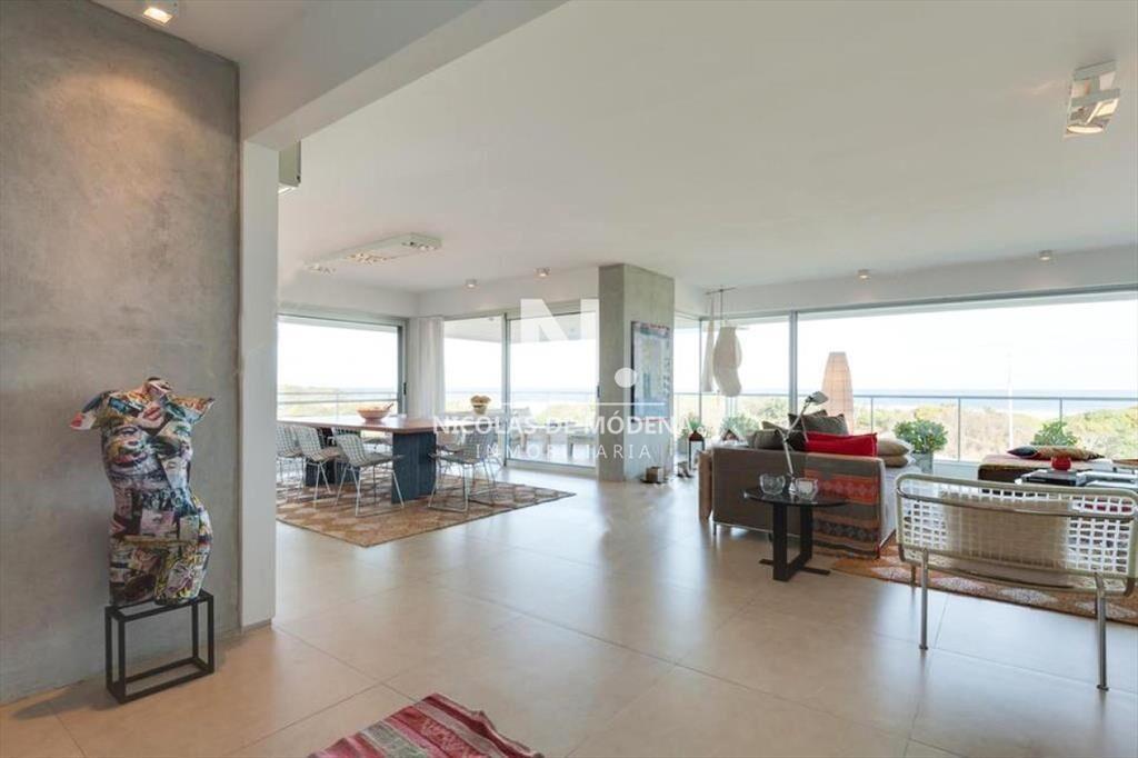 Excelente Apartamento de Cinco dormitorios en en