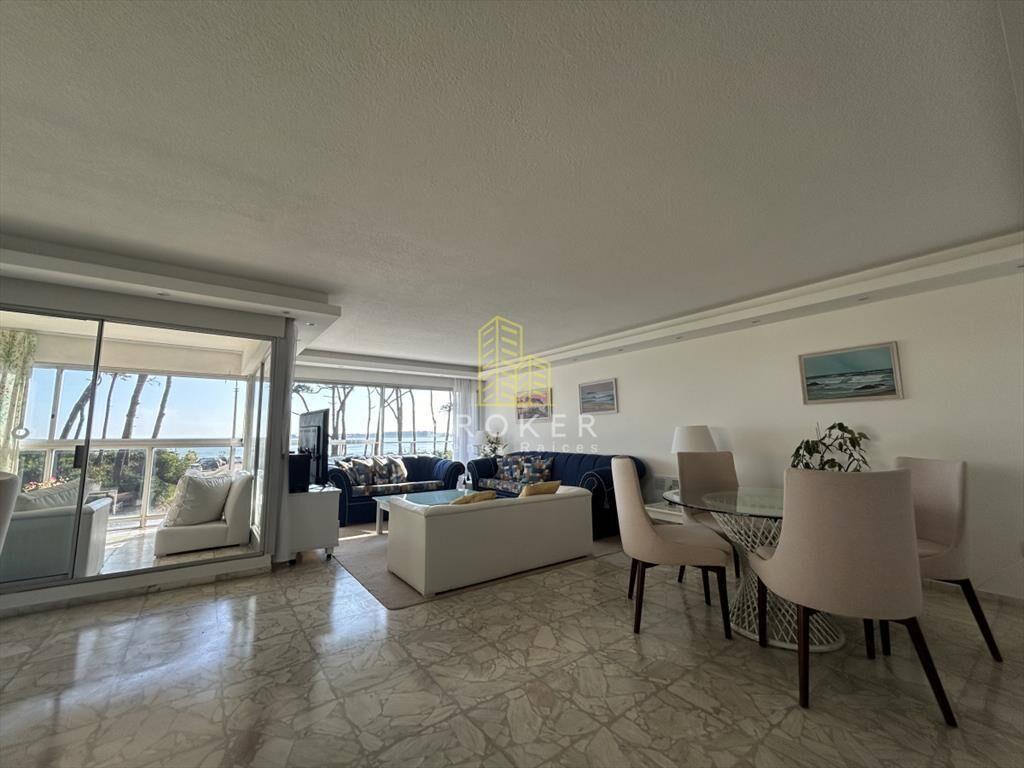 Venta de apartamento primera linea en playa Punta
