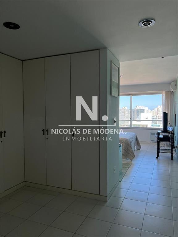 Apartamento de 3 dormitorios en playa brava al