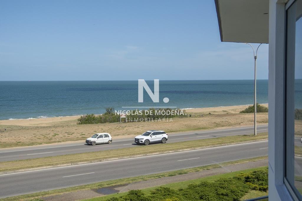 Espectacular departamento en Playa Mansa de 3 dormitorios f