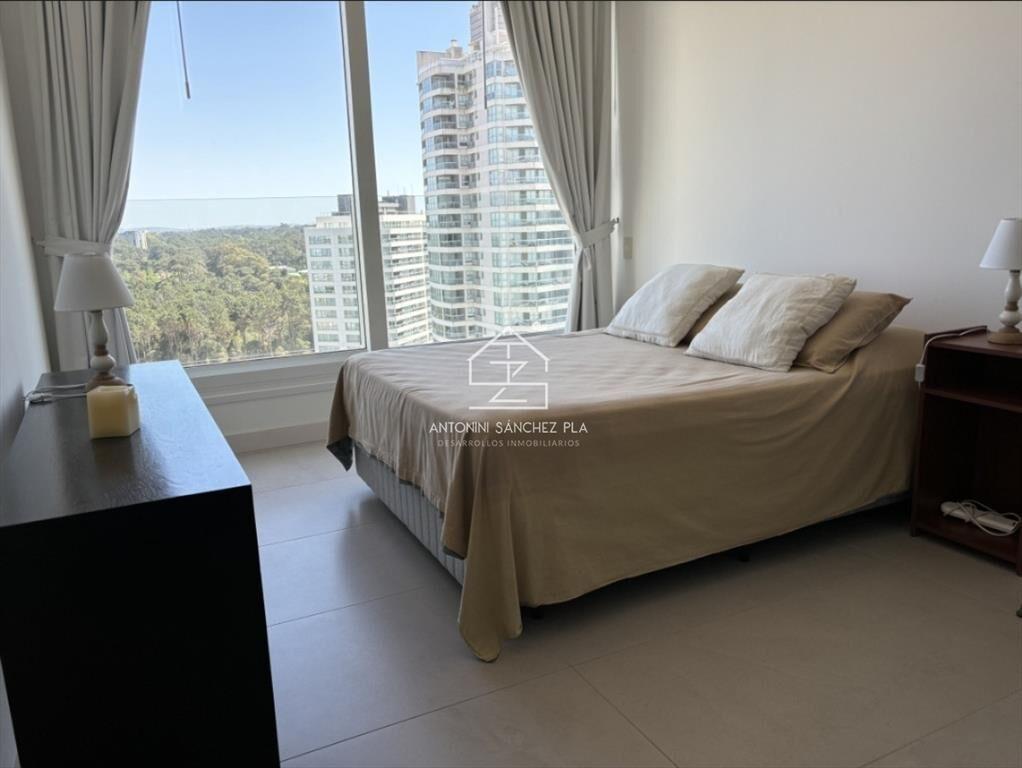 Vende apartamento de 3 dormitorios con vista al mar en Brav