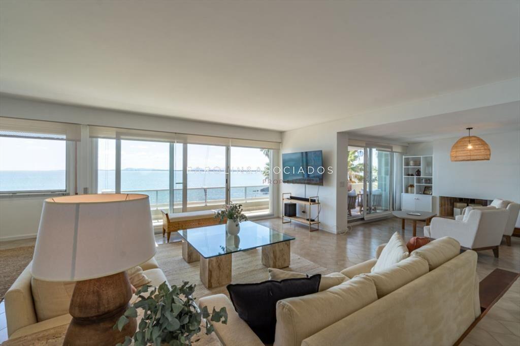 Apartamento en venta de 3 dormitorios en edificio