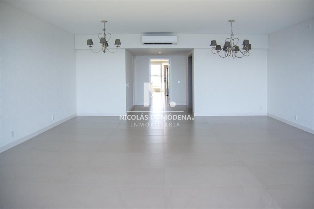 Departamento de 4 dormitorios en venta, frente al
