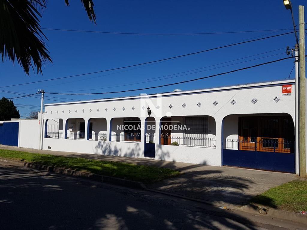 Amplia casa en venta San carlos.