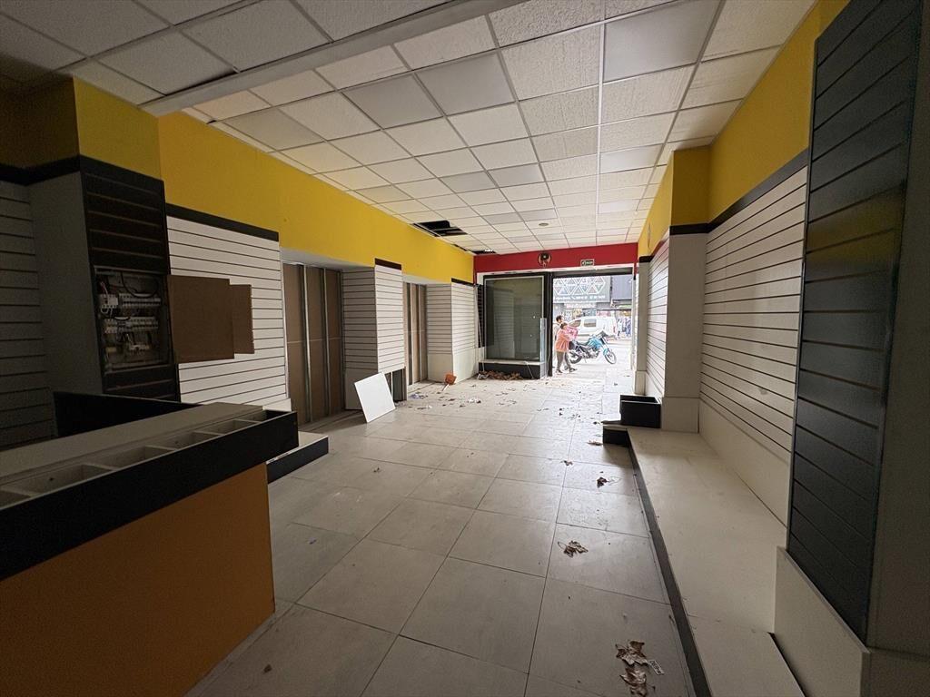 Alquiler - Local Comercial en Unión 200 m2 sobre Av. 8 de Oc