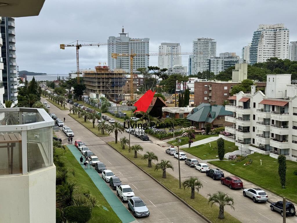 Apartamento a pasos del mar y servicios