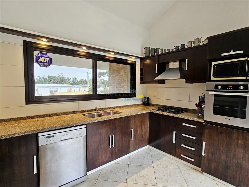 Se vende casa 5 dormitorios, con piscina en del