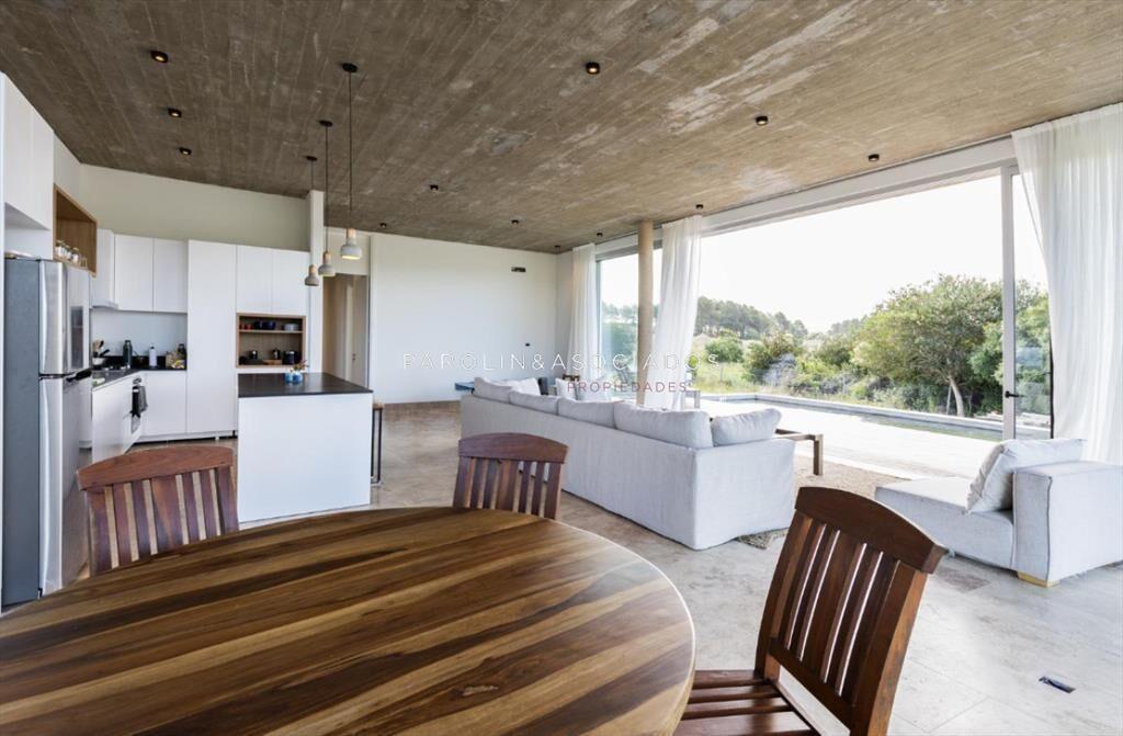 Casa en Venta de 4 Dormitorios en Laguna Escondida
