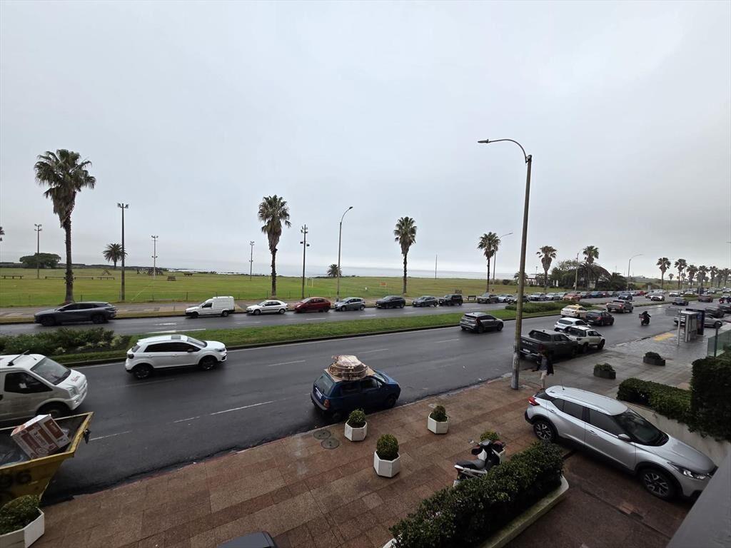 Rambla de Punta Carretas, 382 m2 , ggex3 , piscina, gimnas