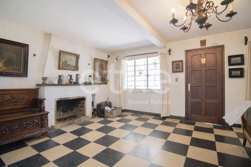 Casa en venta en el limite de Carrasco y Punta Gorda...