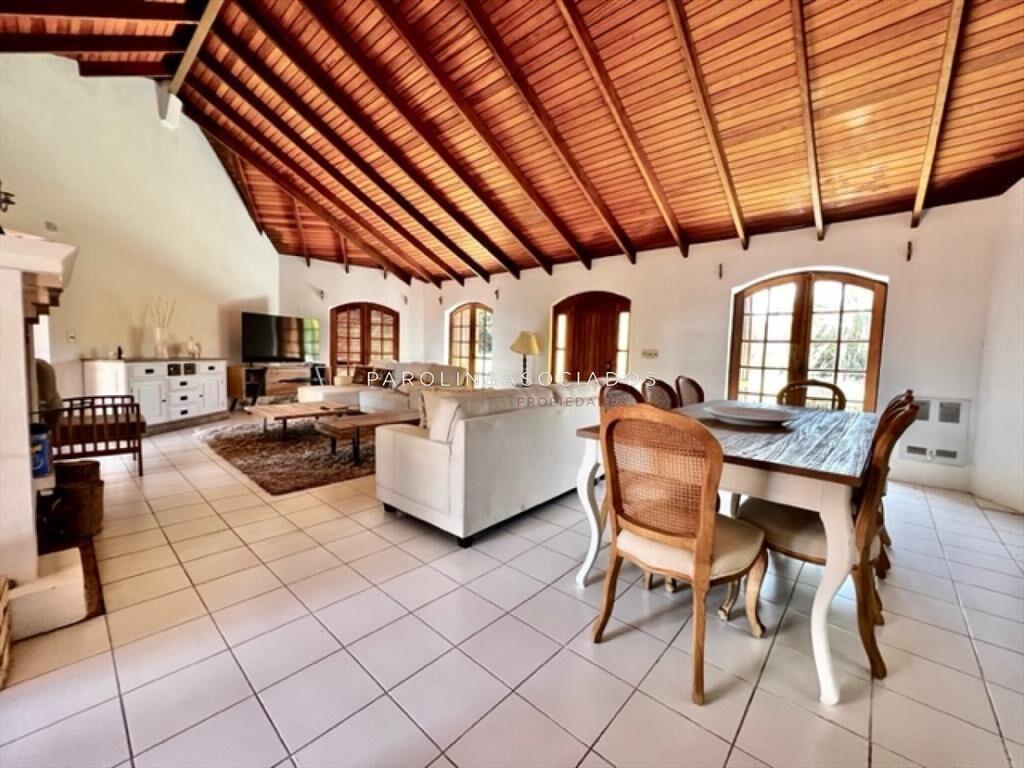 CASA EN VENTA 4 DORMITORIOS BEVERLY HILLS PUNTA