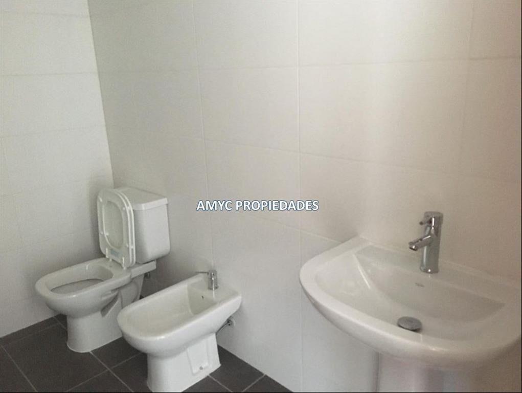 OPORTUNIDAD UNICA APARTAMENTO DE 1 DORMITORIO Y 4 COCHERAS