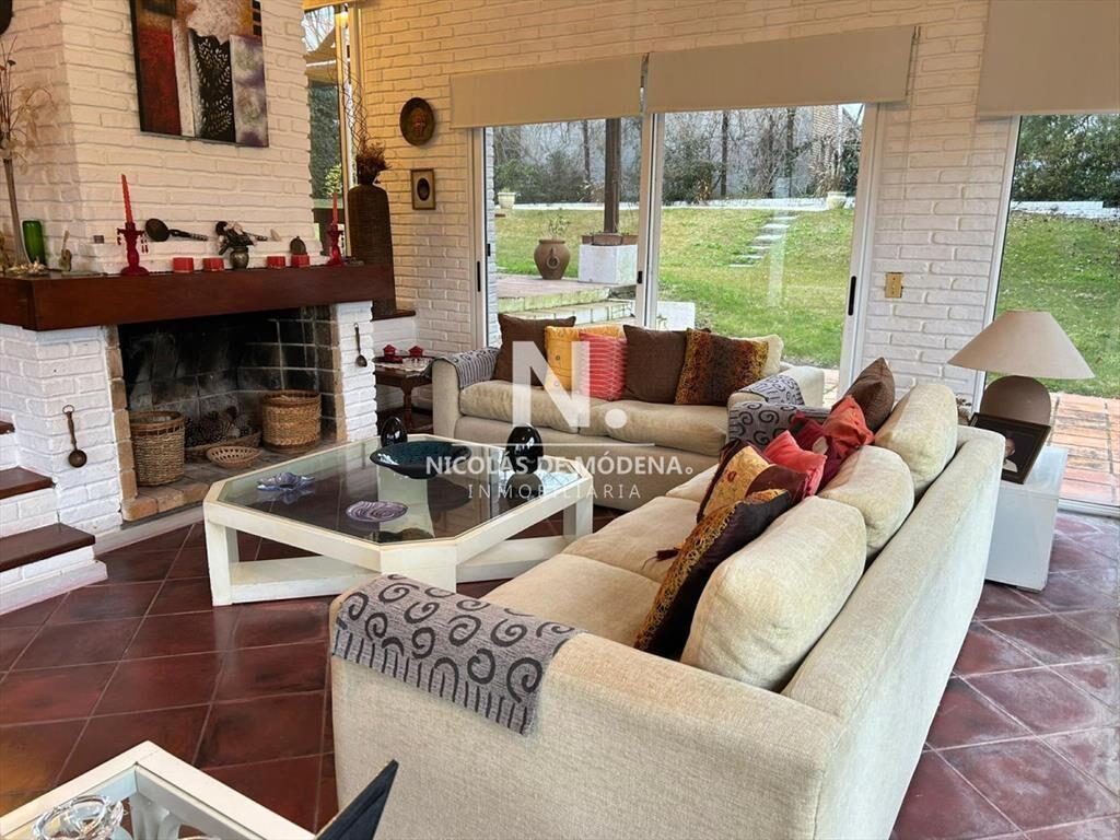 Casa en Venta de 4 dormitorios en Jardines de ,