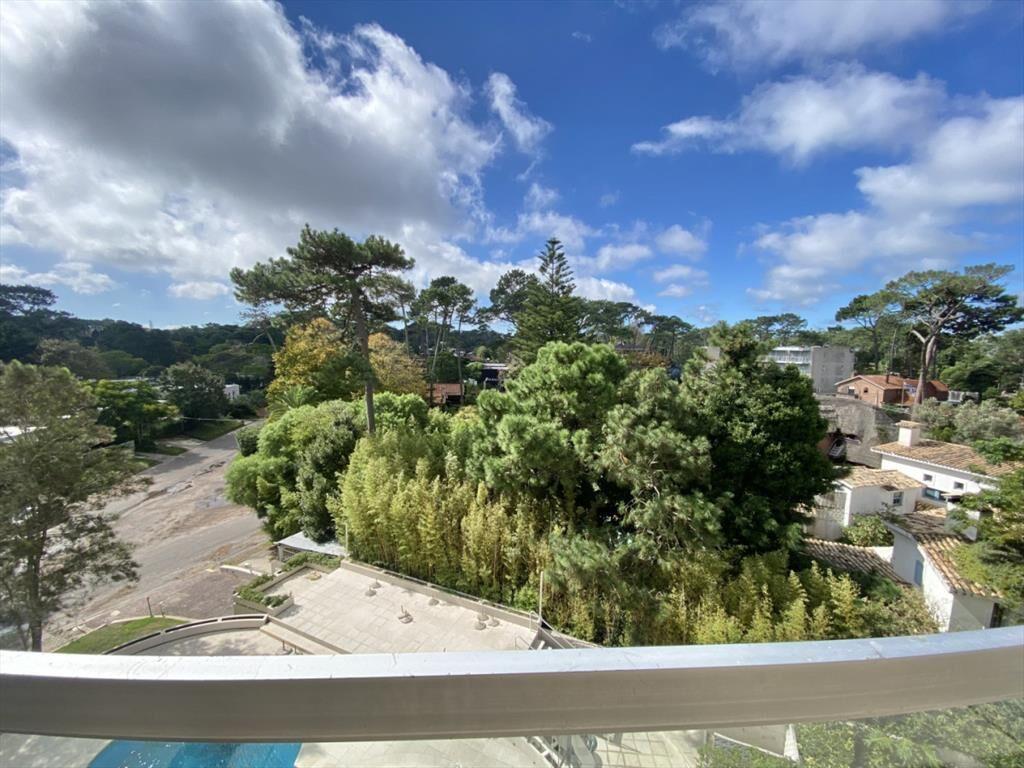 VENTA APARTAMENTO DE 2 DORMITORIOS EN EDIFICIO DORMAR PUNTA