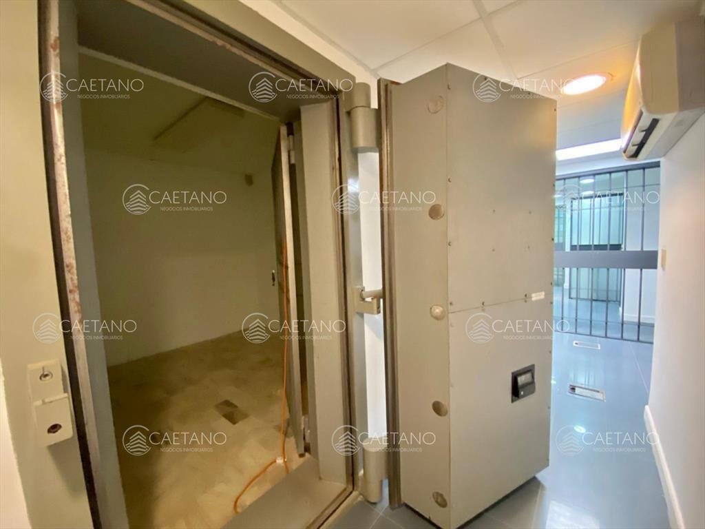 Local comercial sobre Roosevelt