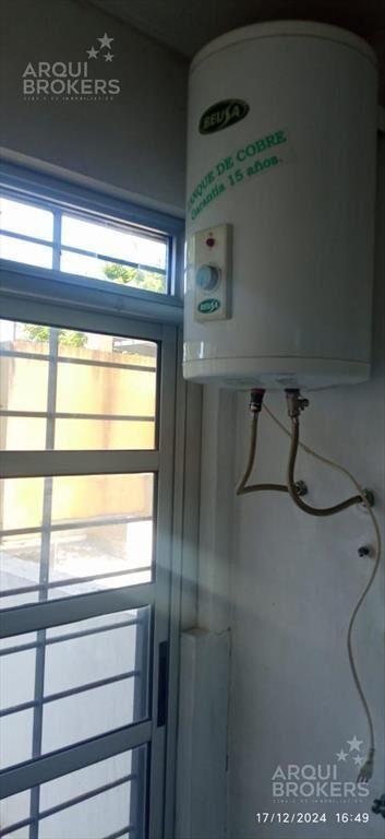 Apartamento de dos dormitorios y patio en venta en Pocitos
