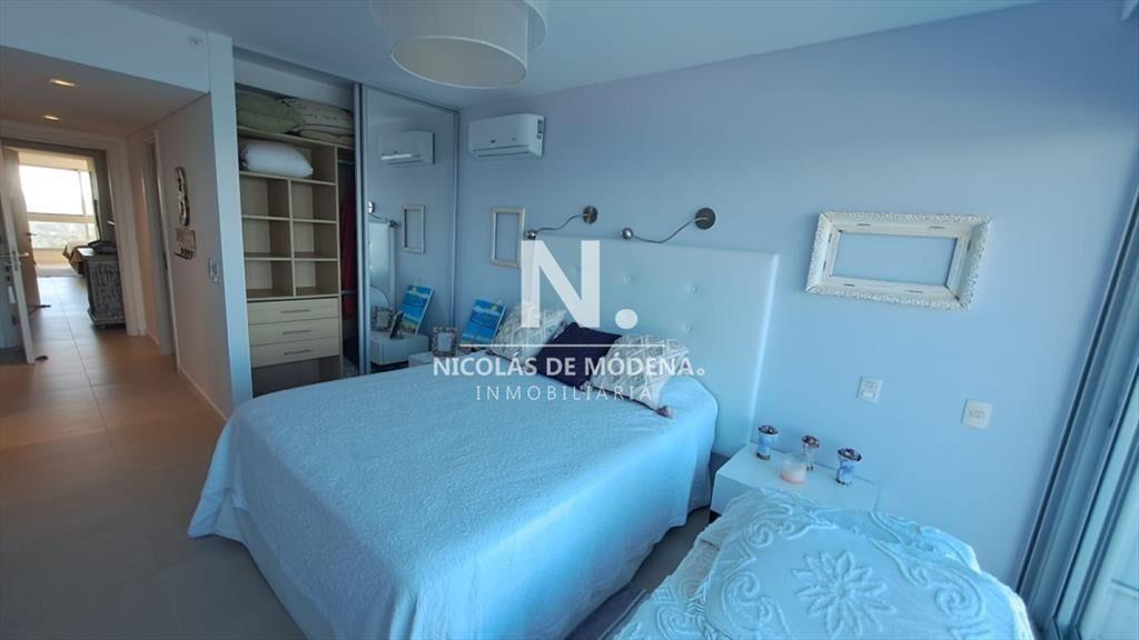 Lujoso Apartamento en venta de 3 dormitorios en Suite en Pu