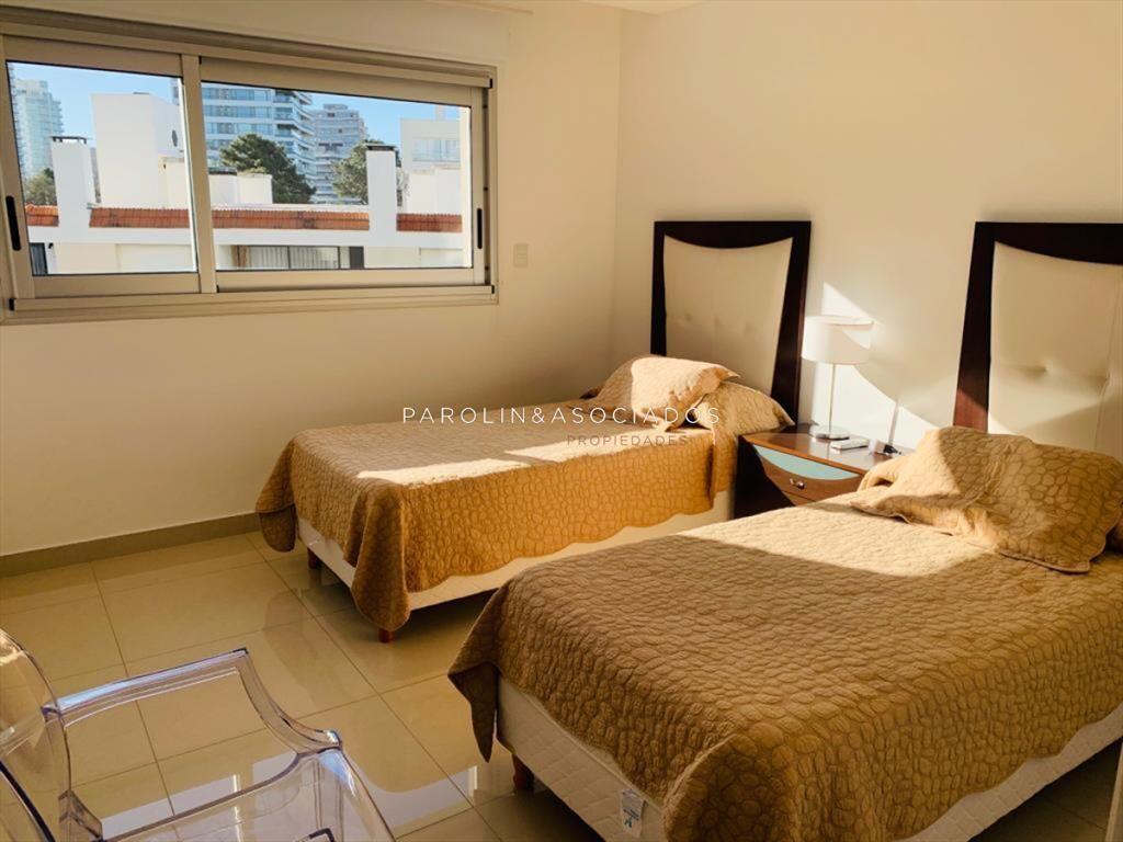 Apartamento en venta de 3 dormitorios en Brava