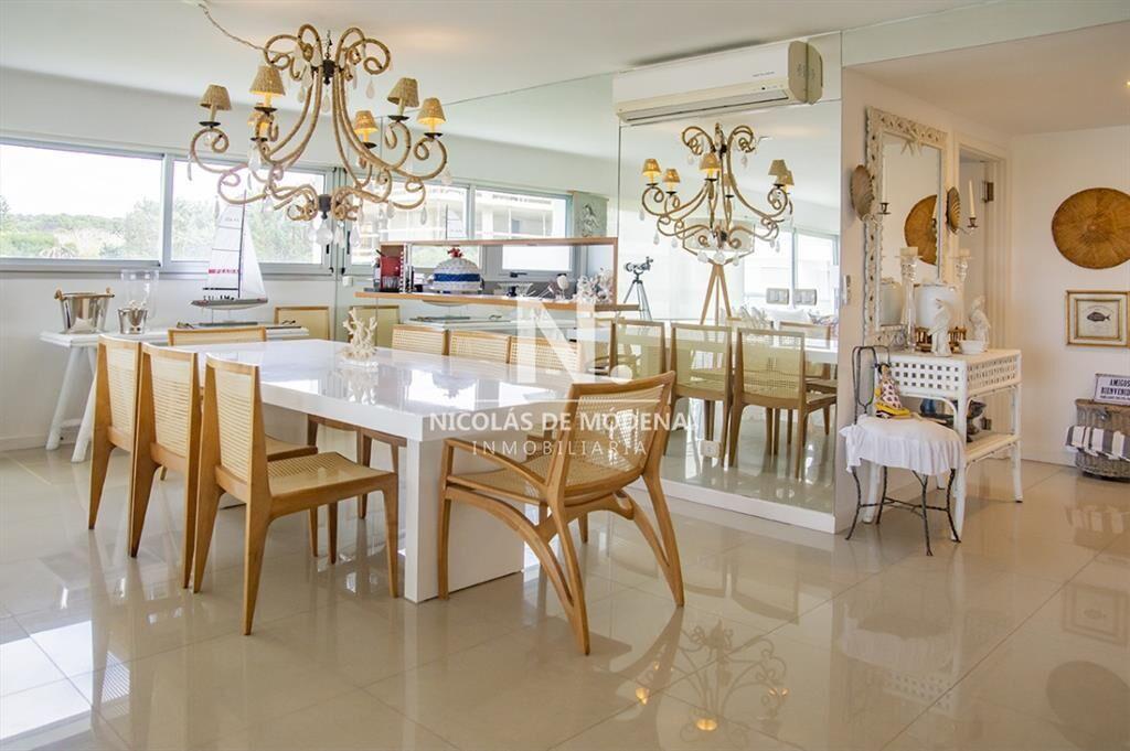 Vende espectacular apartamento en Brava de 3 dormitorios.