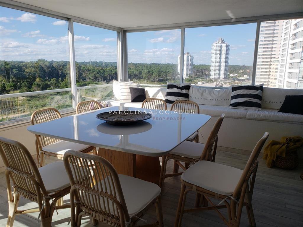 Apartamento de 3 dormitorios en Torre Tiburón, Punta del E