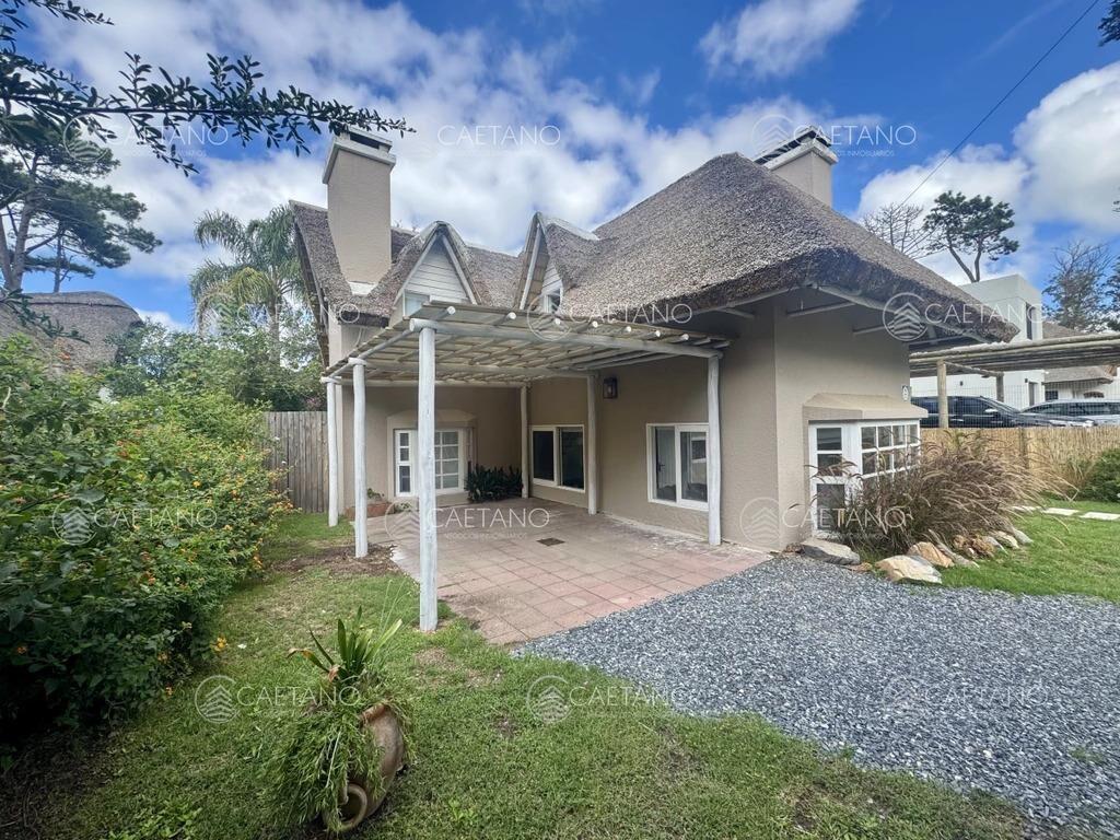 Venta Casa 3 dormitorios + dependencia. RincÃ³n