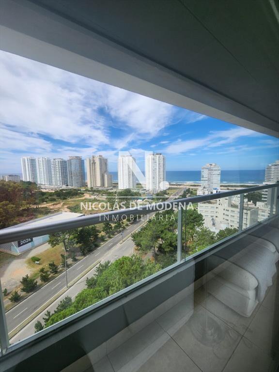 Apartamento de 3 dormitorios en alquiler temporal Punta del